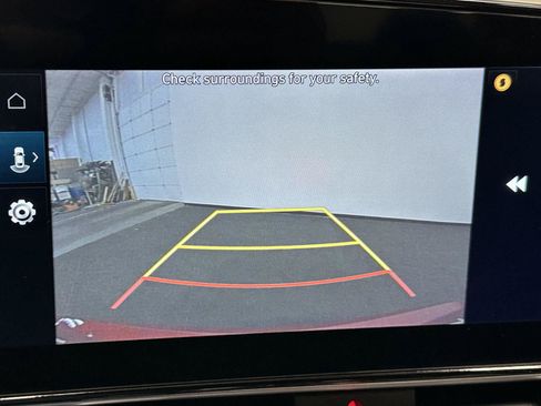 Certified 2025 Hyundai Elantra SEL FWD image 21