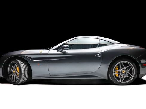 Used 2016 Ferrari California T image 33