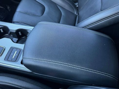Certified 2022 Ford Edge Titanium AWD/4WD image 17