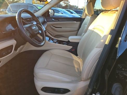 Used 2022 Jeep Grand Cherokee Limited image 15