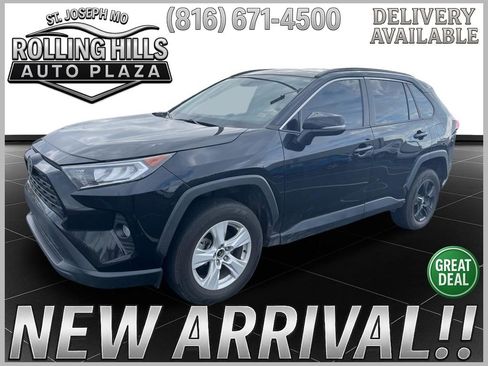 Used 2021 Toyota RAV4 XLE image 1