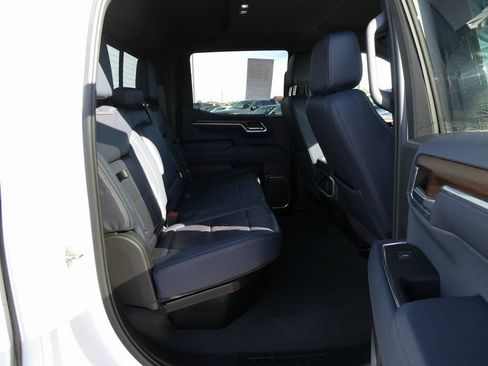 Used 2022 Chevrolet Silverado 1500 High Country w/ Technology Package image 16