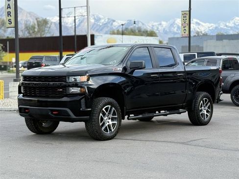 Used 2019 Chevrolet Silverado 1500 Custom Trail Boss AWD/4WD image 3