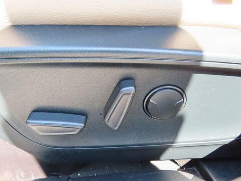 Used 2020 Ford Escape SE Sport image 29