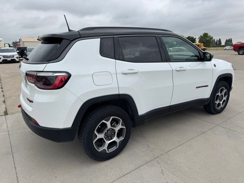 Used 2022 Jeep Compass Trailhawk w/ Trailhawk Convenience Group AWD/4WD image 3
