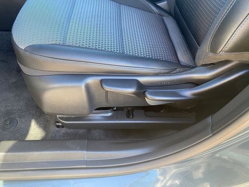 Used 2025 Chevrolet Trax LT image 29