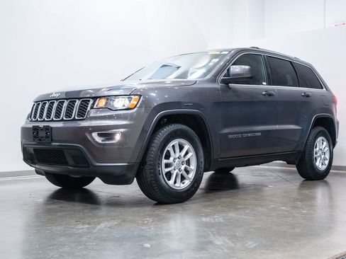 Used 2019 Jeep Grand Cherokee Laredo w/ Security & Convenience Group AWD/4WD image 3