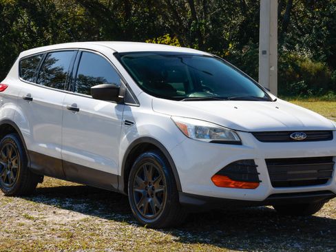 Used 2015 Ford Escape S image 17