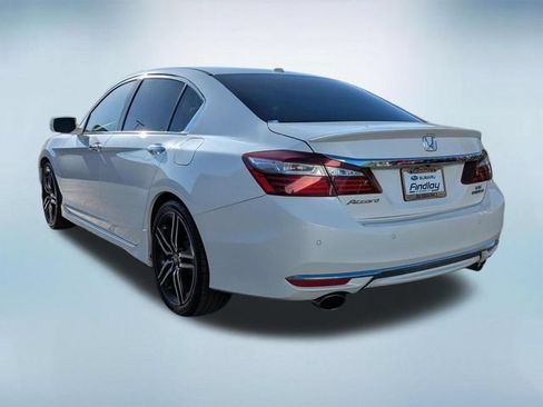 Used 2017 Honda Accord Touring image 5