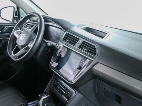 Used 2023 Volkswagen Tiguan SE w/ Panoramic Sunroof Package FWD image 27