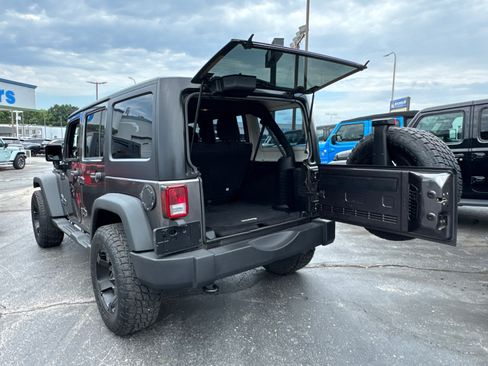 Used 2014 Jeep Wrangler Unlimited Sport w/ Connectivity Group AWD/4WD image 17