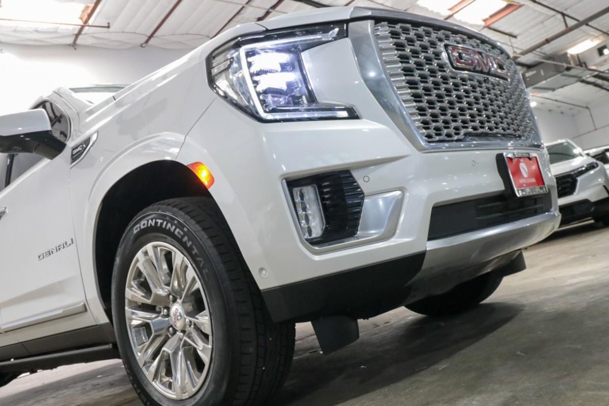 Used 2024 GMC Yukon XL Denali w/ Advanced Technology Package AWD/4WD image 41