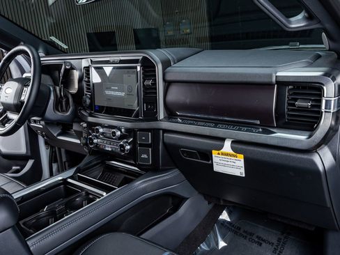 Used 2026 Ford F250 Platinum image 18