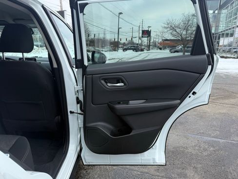 Used 2024 Nissan Rogue SV image 25