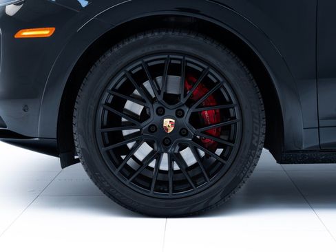 Used 2023 Porsche Cayenne GTS image 12