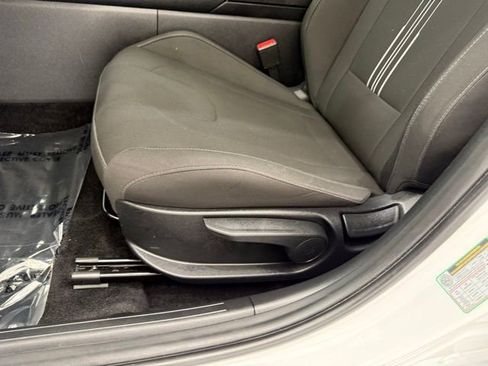 Used 2025 Hyundai Elantra SEL FWD image 12