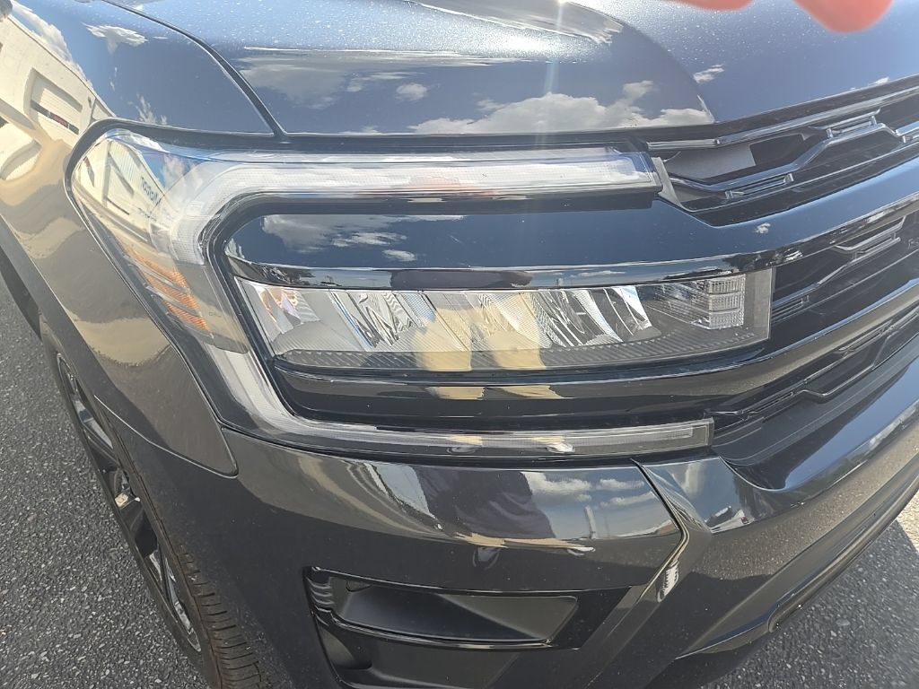 Used 2023 Ford Expedition Max Limited AWD/4WD image 30