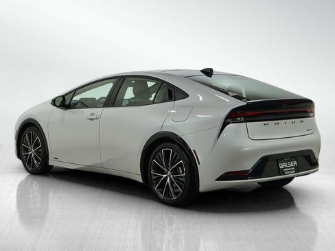 Used 2025 Toyota Prius XLE image 5