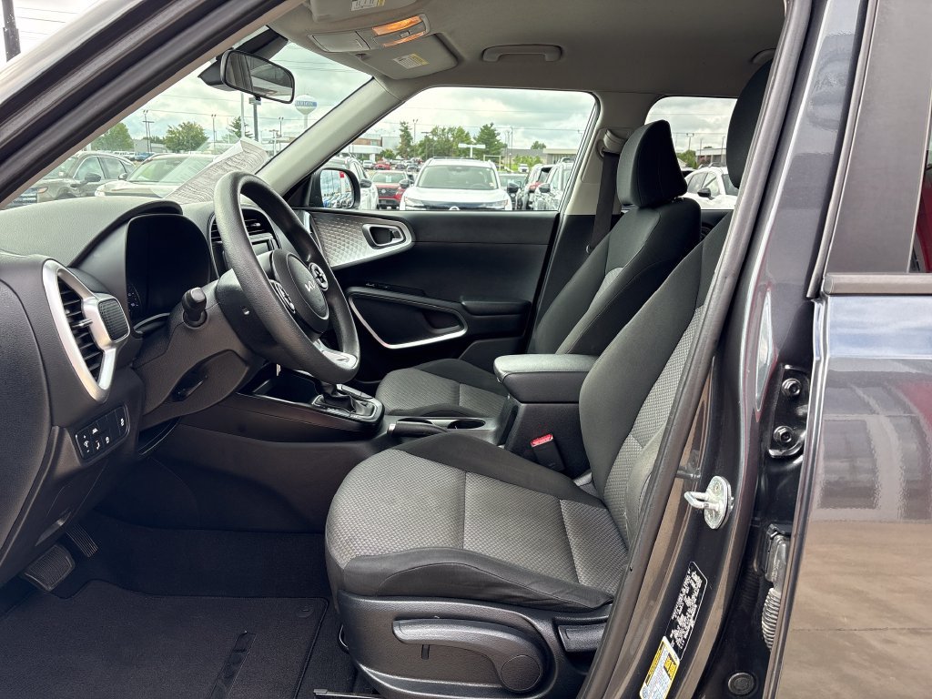 Used 2022 Kia Soul LX w/ Technology Package FWD image 9