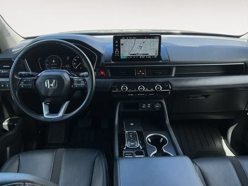 Used 2024 Honda Pilot Touring image 10