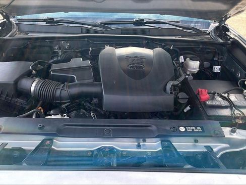 Used 2018 Toyota Tacoma SR5 image 9