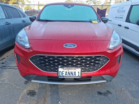 Used 2022 Ford Escape SE image 2