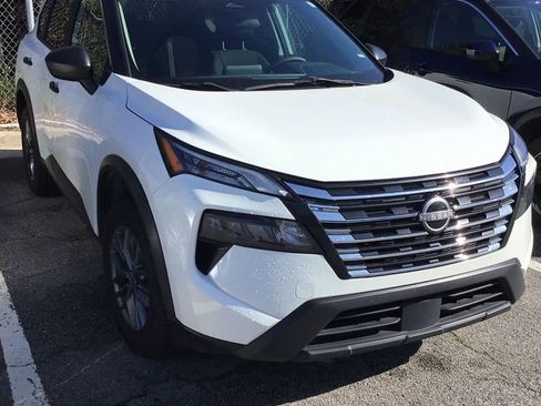 Used 2024 Nissan Rogue S image 3