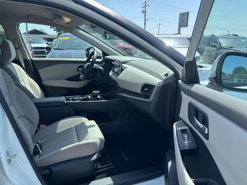 Used 2025 Nissan Rogue SV AWD/4WD image 11