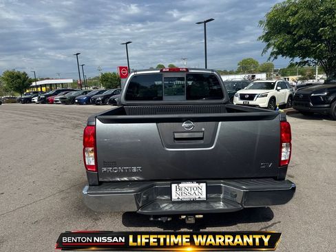 Used 2016 Nissan Frontier SV image 7