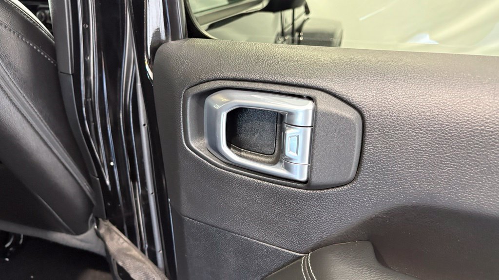 Used 2021 Jeep Wrangler Unlimited Sahara w/ Uconnect 4C Nav & Sound Group AWD/4WD image 26