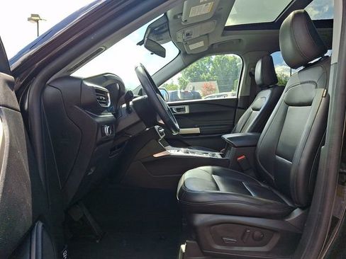 Used 2022 Ford Explorer XLT w/ Equipment Group 202A AWD/4WD image 14