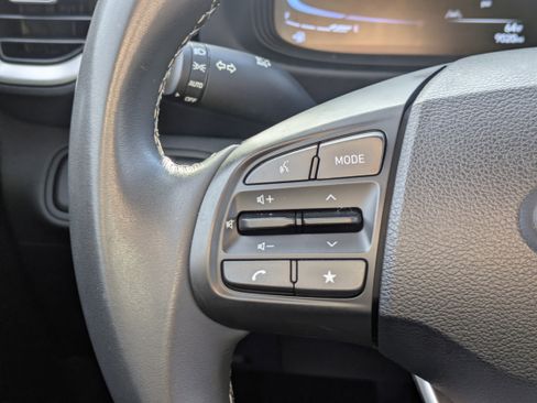 Certified 2024 Hyundai Venue SEL image 25