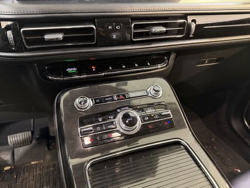 Used 2023 Lincoln Nautilus AWD w/ Premium Package image 19