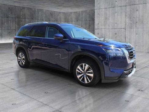 Used 2025 Nissan Pathfinder SL AWD/4WD image 7