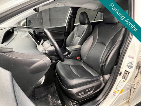 Used 2019 Toyota Prius XLE image 4