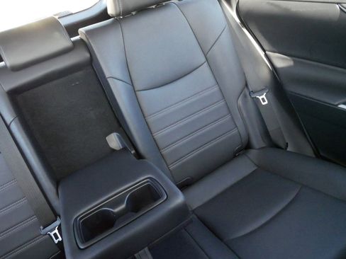 Used 2021 Toyota RAV4 XLE Premium image 14