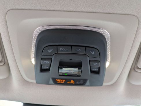 Used 2024 Toyota Corolla Cross XLE image 14