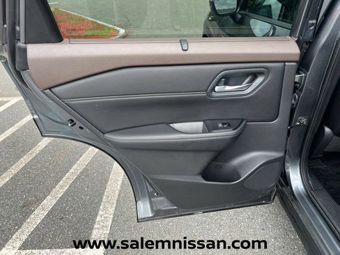 Used 2023 Nissan Rogue SV w/ SV Premium B Package AWD/4WD image 19