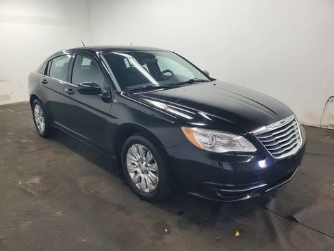 Used 2013 Chrysler 200 LX image 3