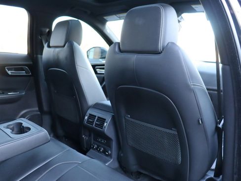 Used 2018 Jaguar F-PACE R-Sport image 18