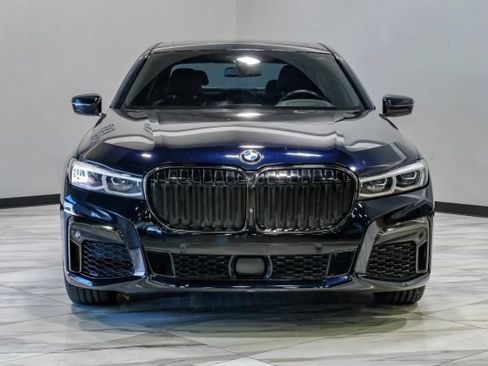 Used 2021 BMW 740i w/ M Sport Package RWD image 9