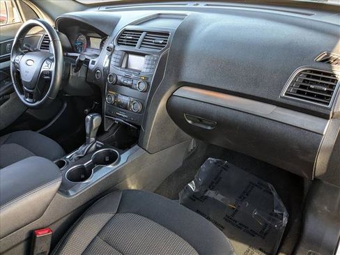 Used 2019 Ford Explorer XLT image 22