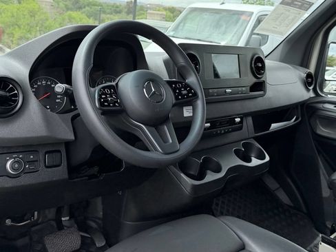 Used 2024 Mercedes-Benz Sprinter 2500 image 16
