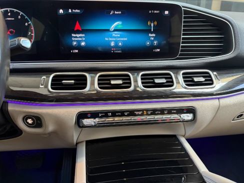 Used 2020 Mercedes-Benz GLE 350 w/ Premium Package image 23