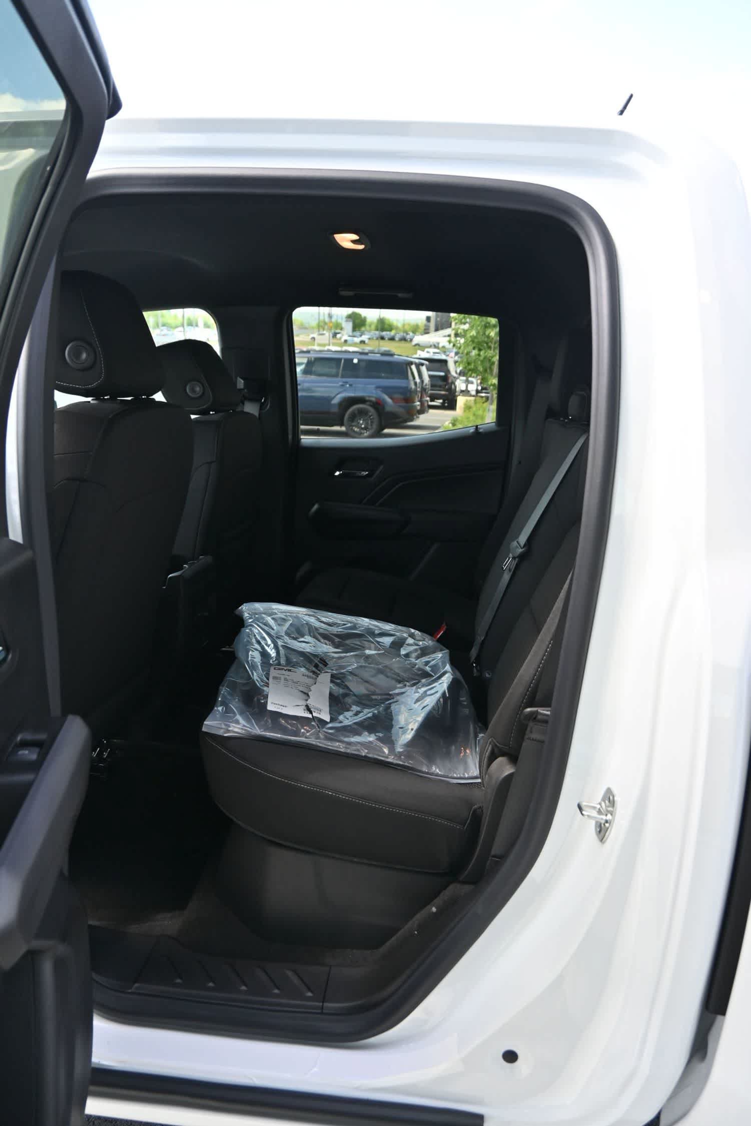 Used 2026 GMC Canyon Elevation w/ Technology Package RWD image 12