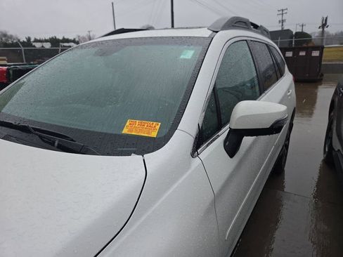 Used 2016 Subaru Outback 2.5i Limited image 10