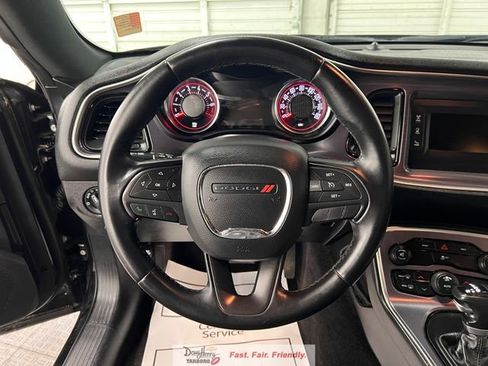 Used 2016 Dodge Challenger SXT image 38