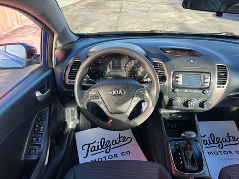 Used 2017 Kia Forte LX w/ LX Popular Package image 19