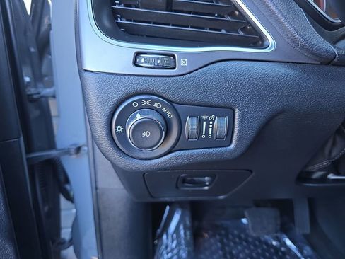 Used 2020 Jeep Cherokee Latitude Plus w/ Cold Weather Group image 19