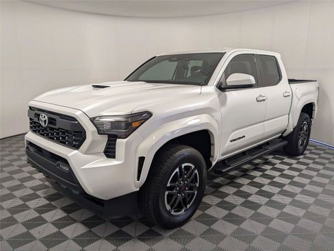 Certified 2025 Toyota Tacoma TRD Sport AWD/4WD image 2